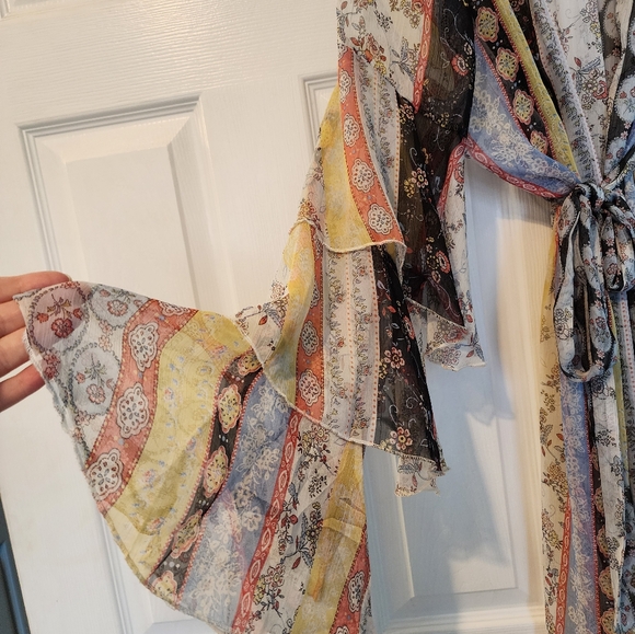 Bali Vacay Kimono - Picture 3 of 4